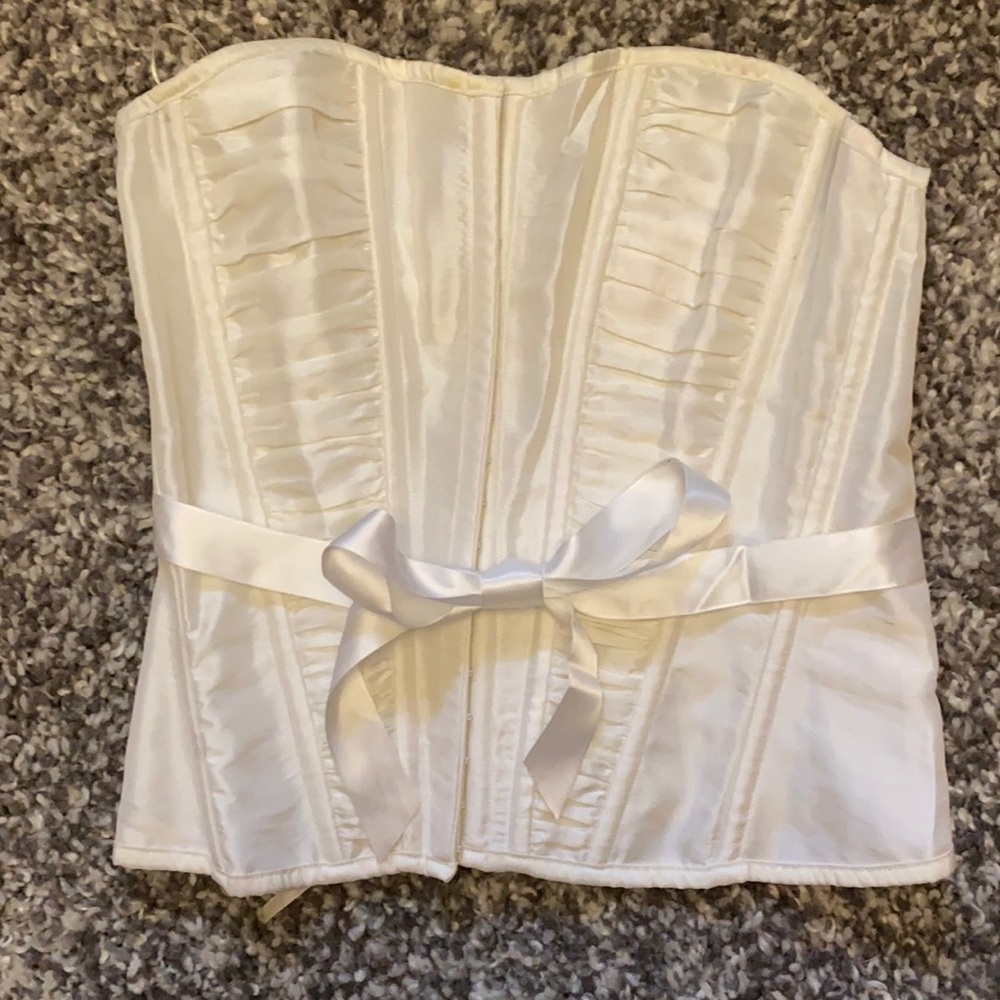 La Vie En Rose white corset